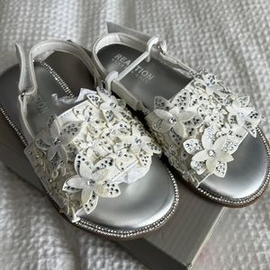Kenneth Cole Reaction girls sandals